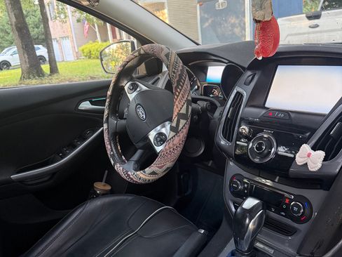Used 2014 Ford Focus Titanium FWD image 4