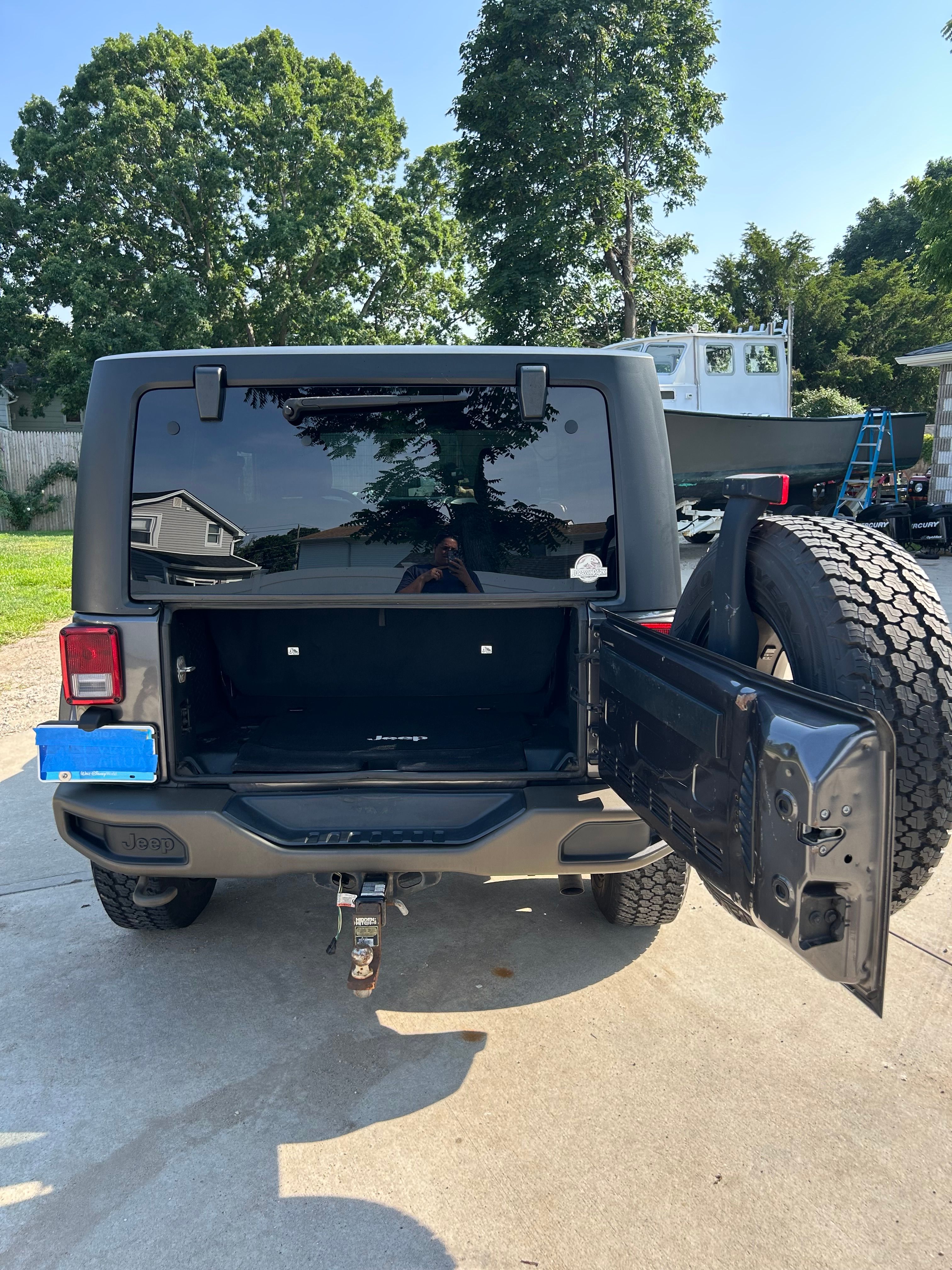 Used 2016 Jeep Wrangler Sahara AWD/4WD image 5