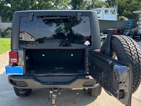 Used 2016 Jeep Wrangler Sahara AWD/4WD image 5