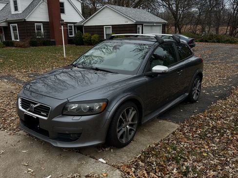 Used 2010 Volvo C30 T5 R-Design image 1