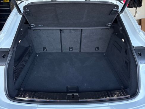 Used 2023 Porsche Cayenne Platinum Edition image 10