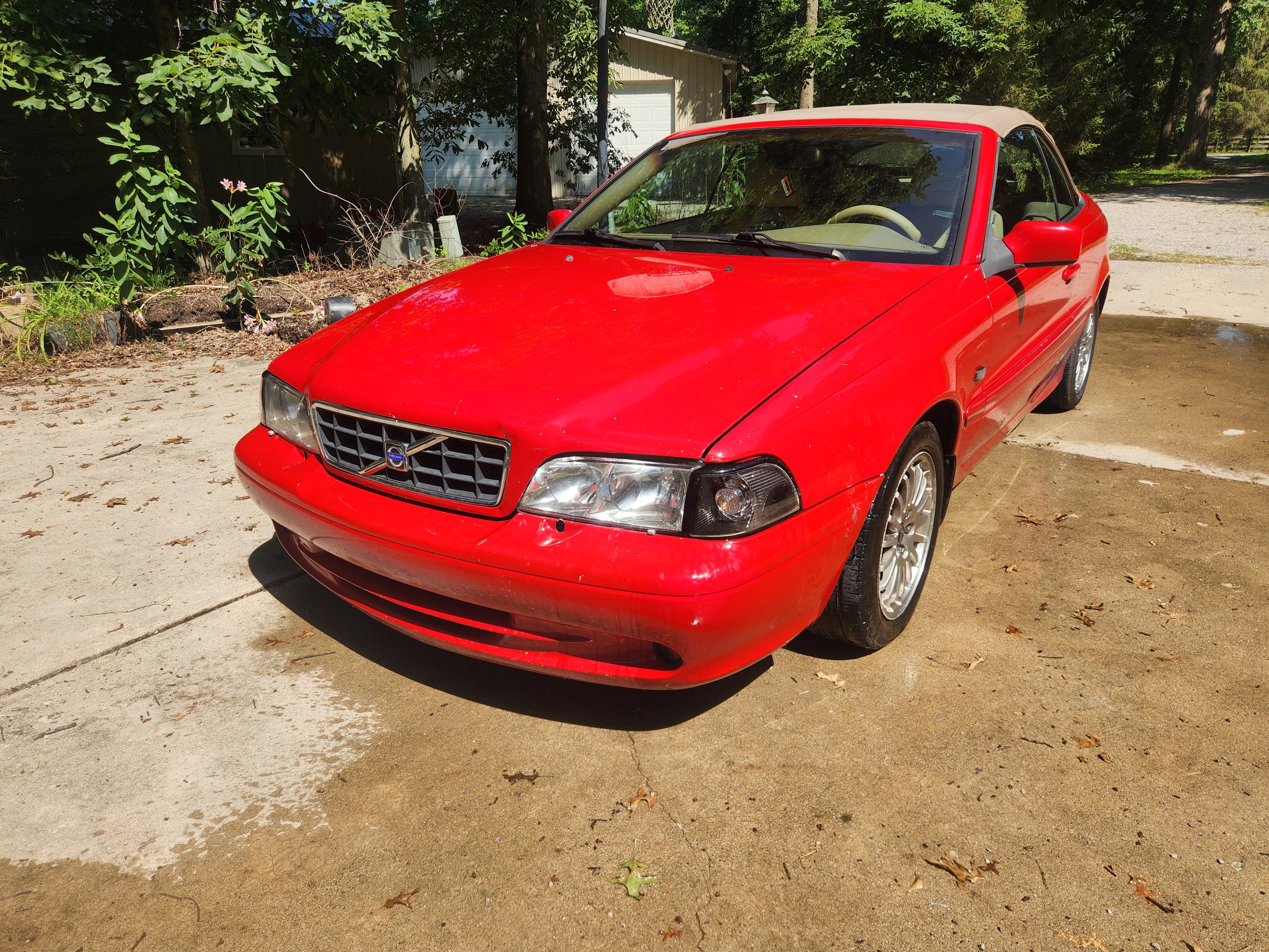 Used 2004 Volvo C70 LT FWD image 2