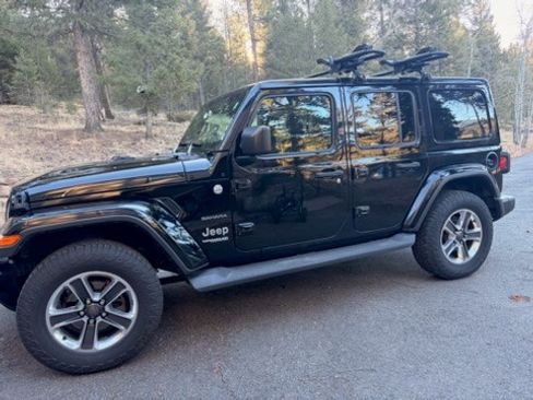 Used 2018 Jeep Wrangler Unlimited Sahara image 2