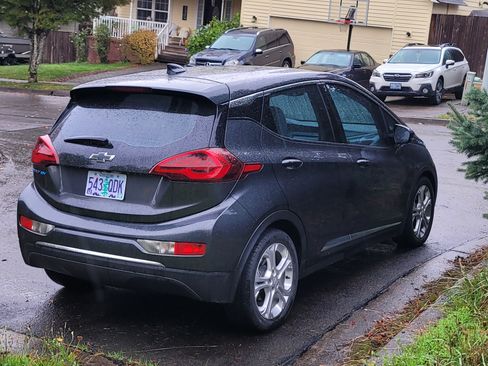 Used 2017 Chevrolet Bolt LT image 2