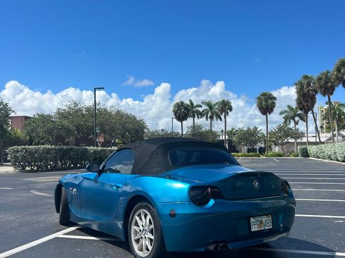 Used 2005 BMW Z4 2.5i image 11