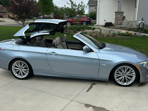 Used 2011 BMW 335i Convertible RWD image 4