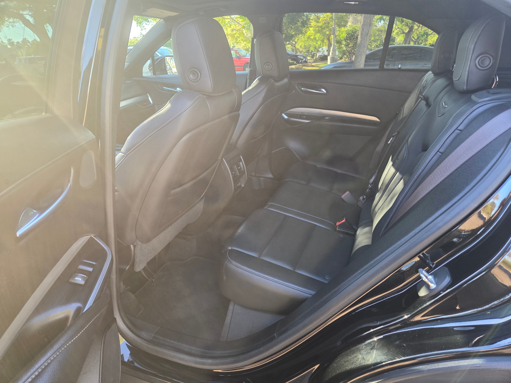 Used 2019 Cadillac XT4 Premium Luxury w/ Enhanced Visibility Package FWD image 9