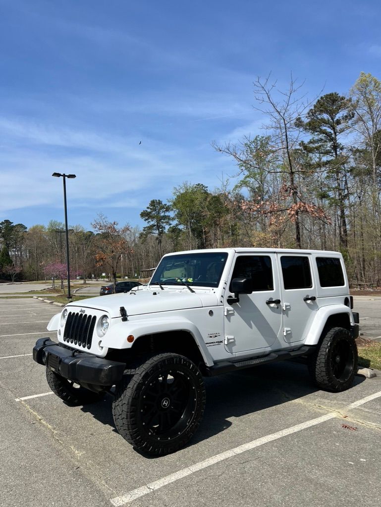 Used 2018 Jeep Wrangler Unlimited Sahara w/ Connectivity Group AWD/4WD image 6