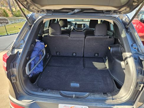 Used 2016 Jeep Cherokee Latitude w/ Cold Weather Group image 6