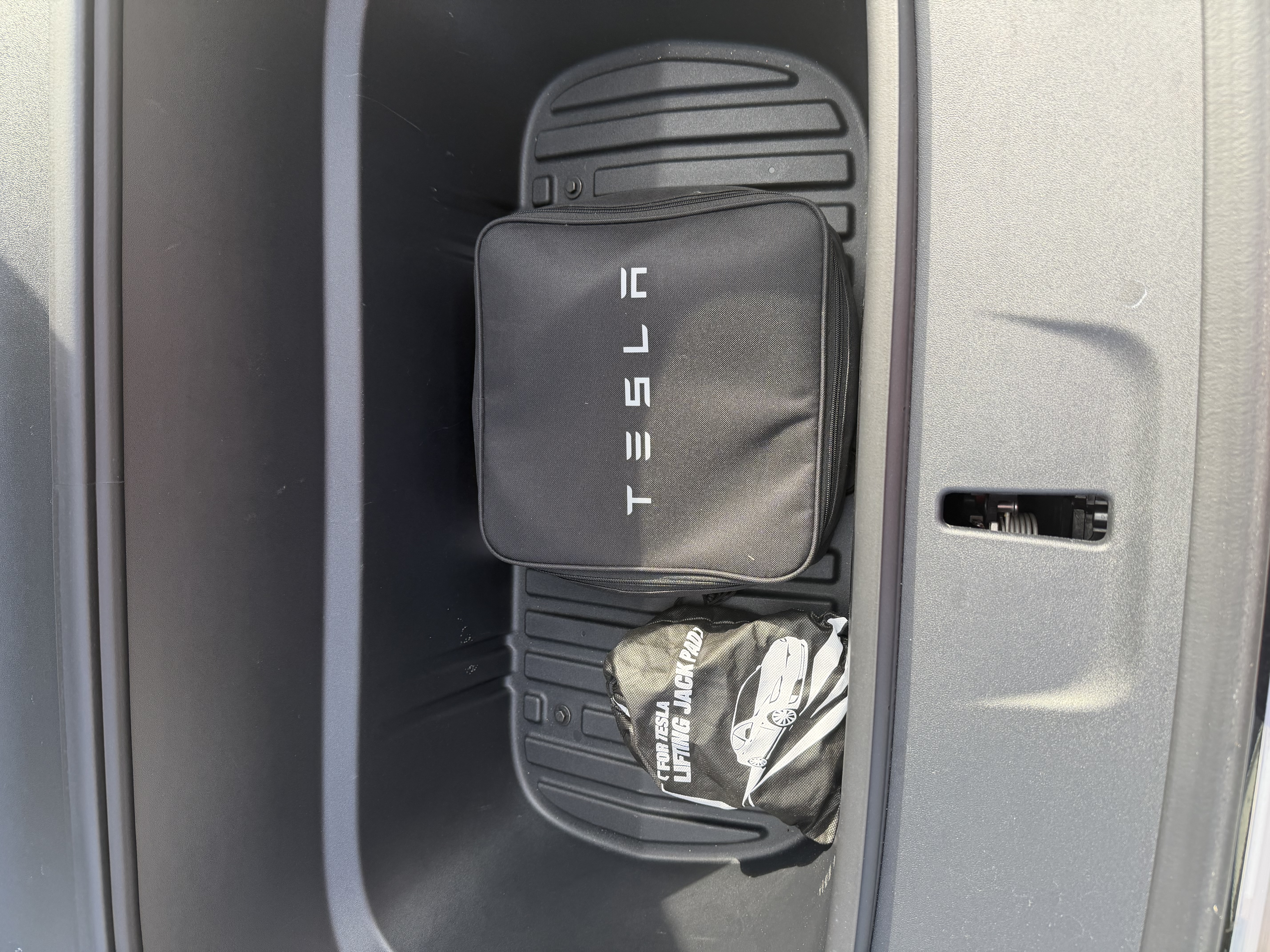 Used 2026 Tesla Model Y Long Range AWD/4WD image 4