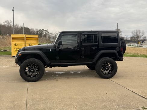 Used 2016 Jeep Wrangler Unlimited Sport AWD/4WD image 5