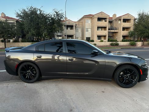 Used 2016 Dodge Charger R/T w/ Navigation & Travel Group RWD image 2