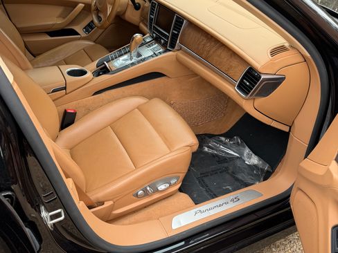 Used 2016 Porsche Panamera 4S image 9