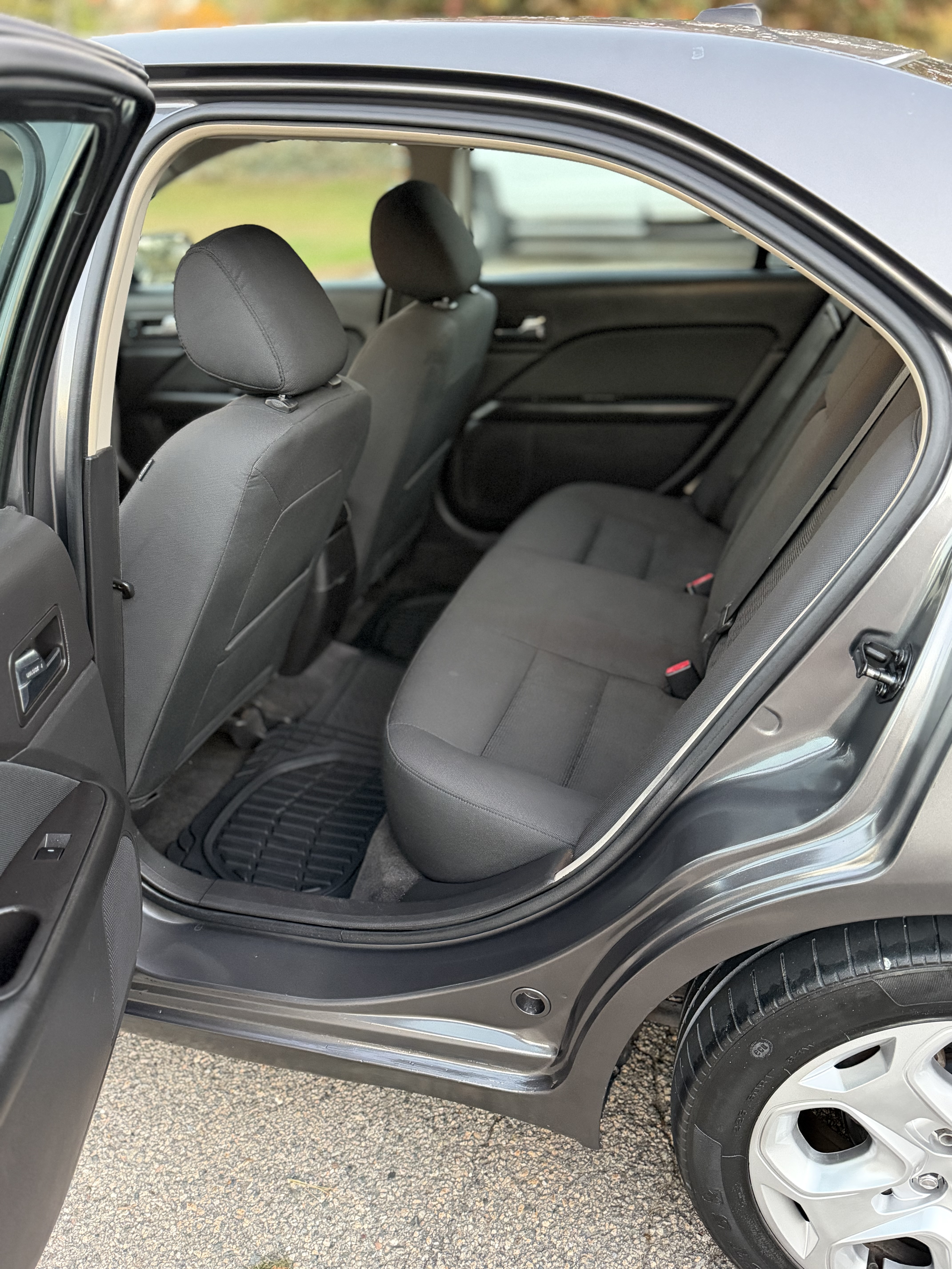 Used 2011 Ford Fusion SE w/ 202A Rapid Spec Order Code FWD image 14