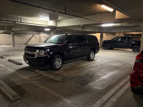 Used 2020 Chevrolet Suburban LT RWD image 8