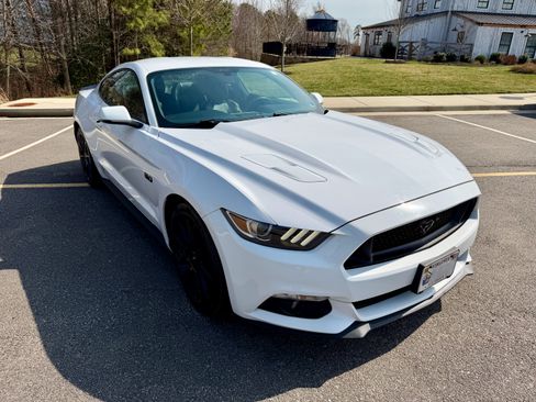 Used 2016 Ford Mustang GT Premium w/ Black Accent Package RWD image 9