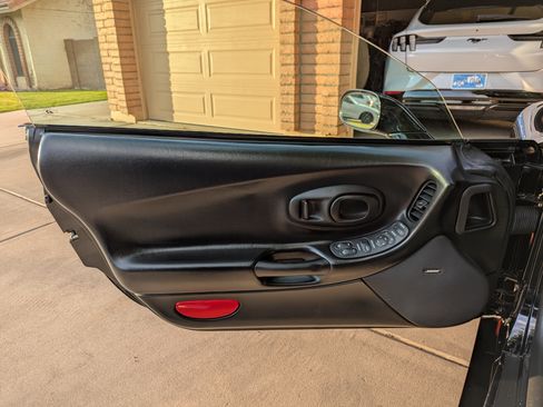 Used 2002 Chevrolet Corvette Z06 w/ Memory Pkg image 32