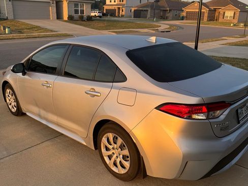 Used 2022 Toyota Corolla LE image 6