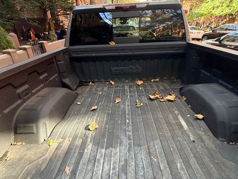 Used 2021 Chevrolet Silverado 1500 High Country w/ Technology Package image 14