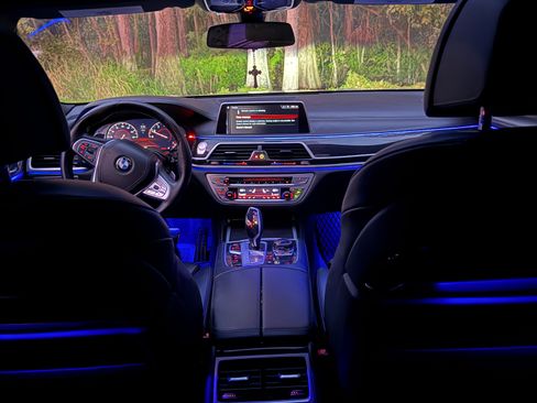 Used 2019 BMW 750i w/ Executive Package image 13