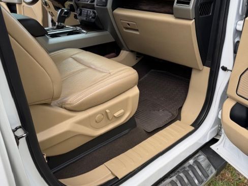 Used 2019 Ford F150 Lariat AWD/4WD image 5