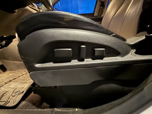 Used 2016 Chevrolet Equinox LTZ w/ Enhanced Convenience Package image 10