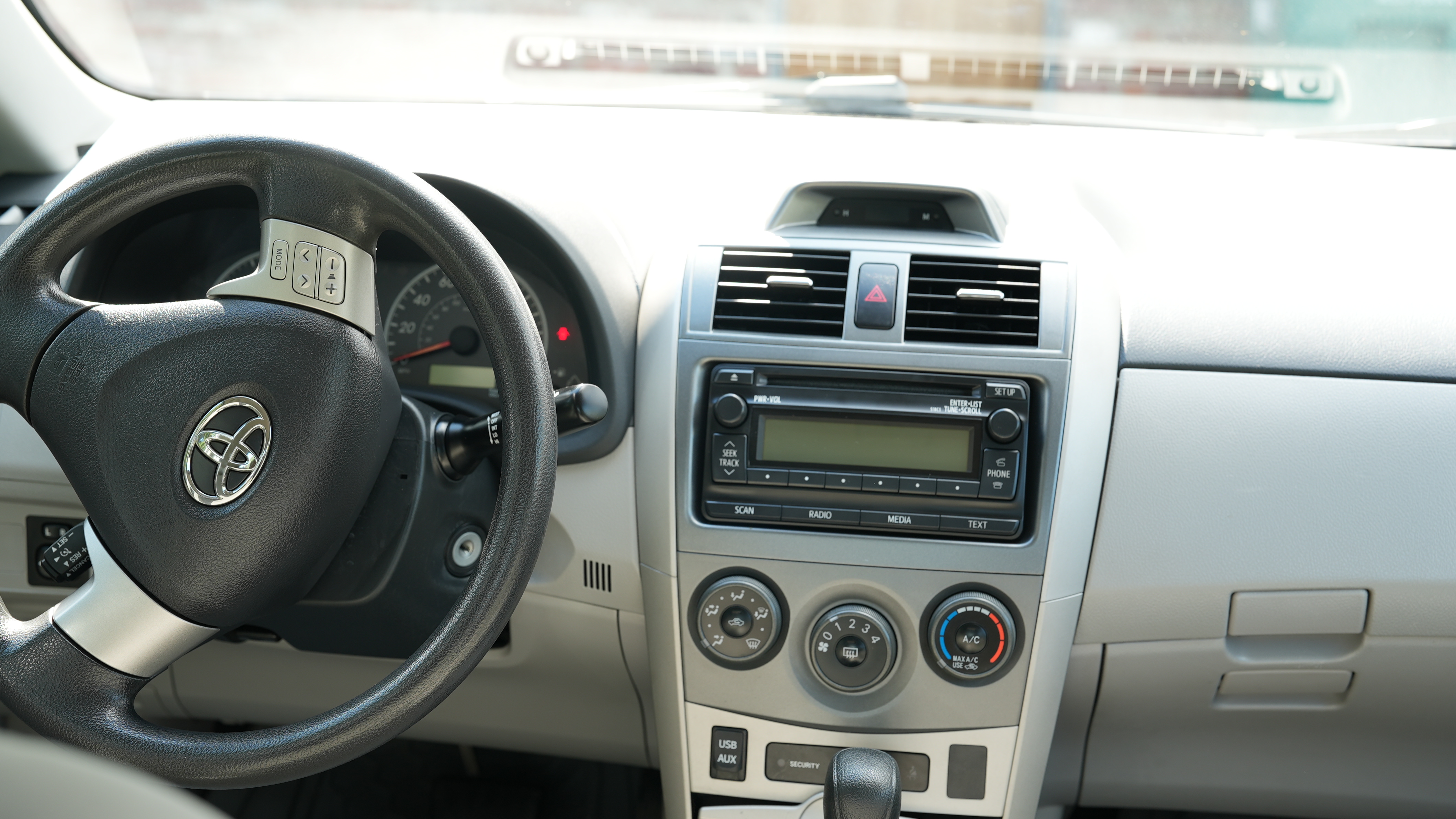 Used 2012 Toyota Corolla LE w/ Preferred Accessory Pkg FWD image 9
