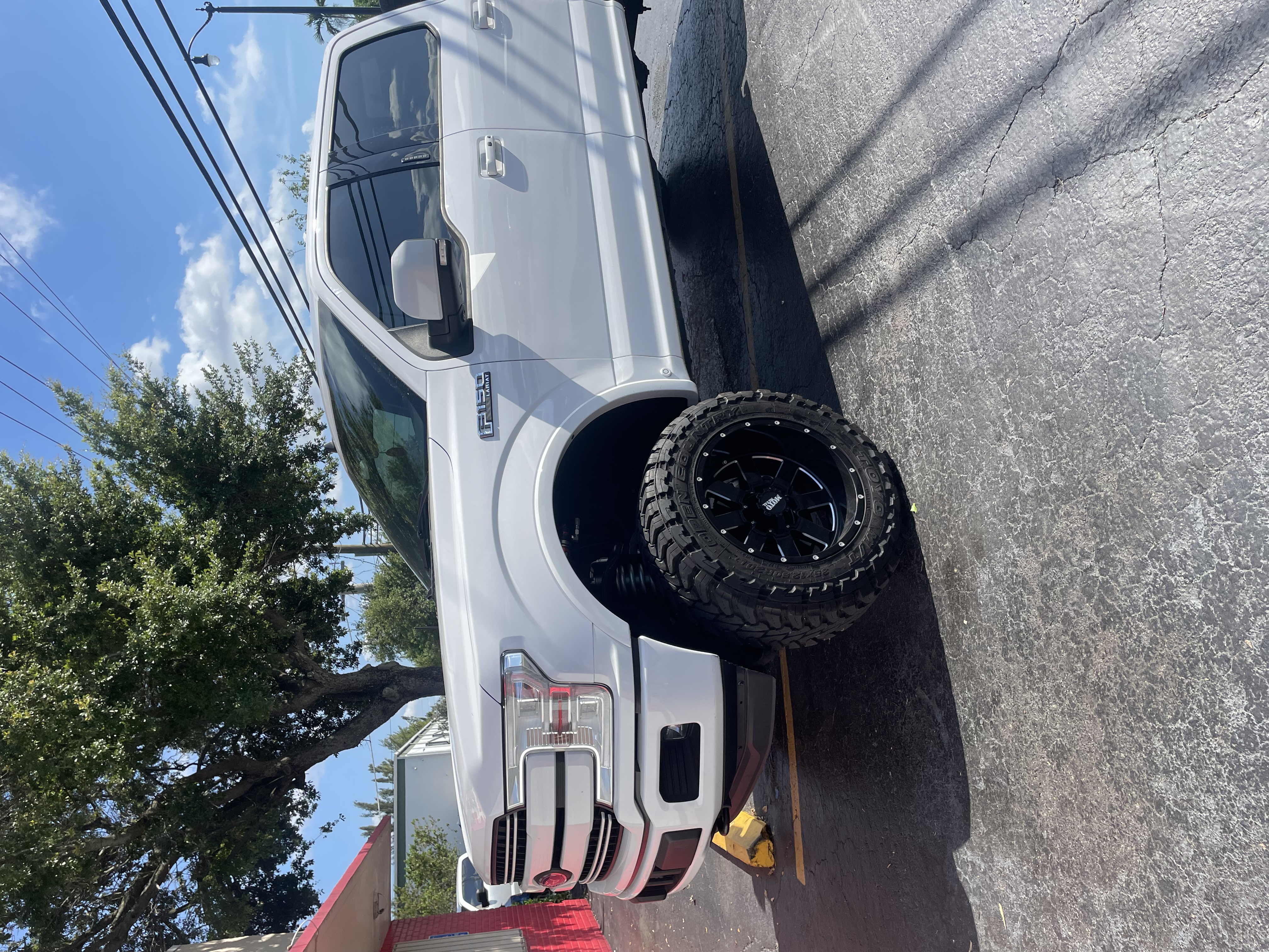 Used 2019 Ford F150 Lariat w/ Equipment Group 502A Luxury AWD/4WD image 1