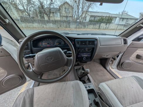 Used 2000 Toyota Tacoma 4x4 Xtracab V6 image 5