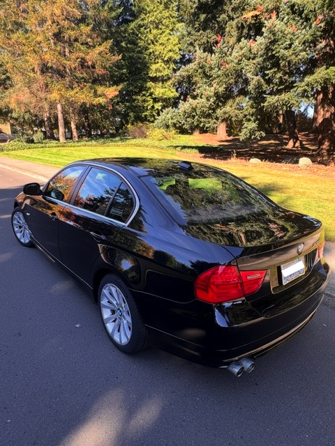 Used 2011 BMW 328i xDrive Sedan AWD/4WD image 4