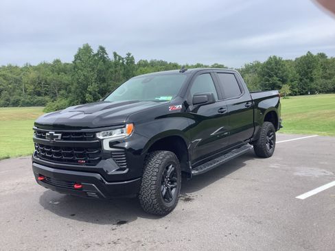 Used 2022 Chevrolet Silverado 1500 LT Trail Boss w/ Convenience Package II AWD/4WD image 2