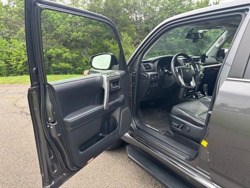 Used 2018 Toyota 4Runner Limited AWD/4WD image 14