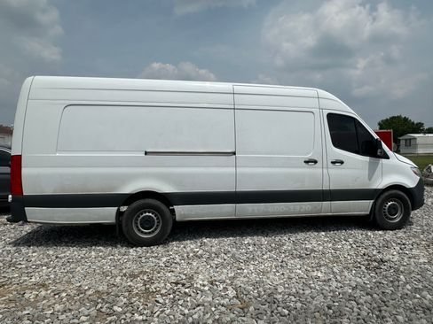 Used 2024 Mercedes-Benz Sprinter 2500 image 4