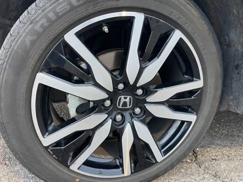 Used 2020 Honda Pilot Touring image 11