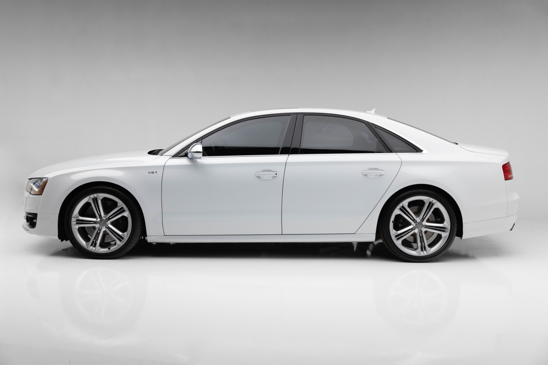 Used 2013 Audi S8 AWD/4WD image 28