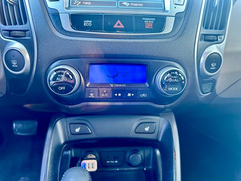 Used 2012 Hyundai Tucson Limited w/ Premium Pkg FWD image 24