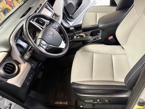 Used 2018 Toyota RAV4 Limited w/ Protection Package image 12