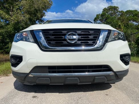 Used 2019 Nissan Pathfinder S image 2