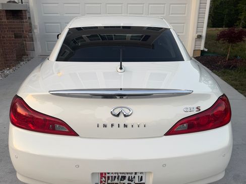 Used 2010 INFINITI G37 Convertible w/ Premium Pkg RWD image 11