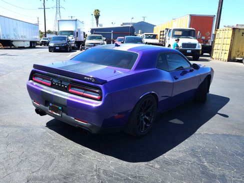 Used 2016 Dodge Challenger SRT Hellcat RWD image 6
