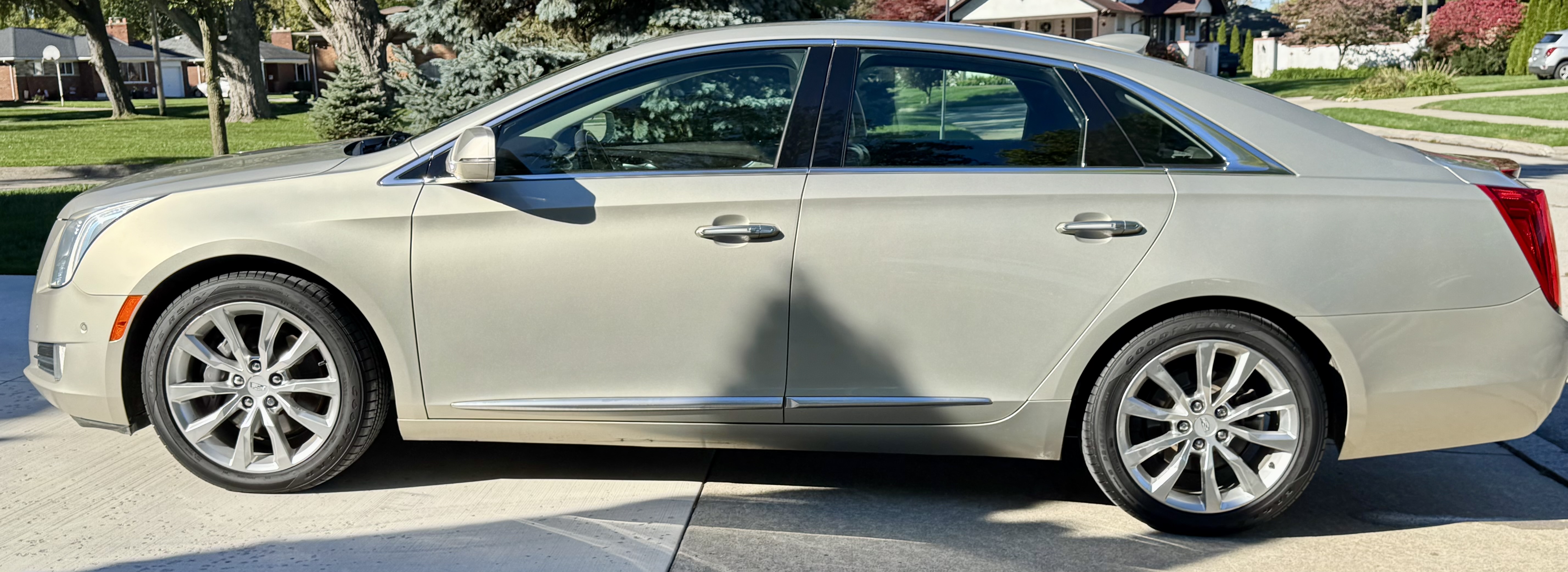Used 2016 Cadillac XTS Luxury w/ Driver Awareness Package FWD image 13