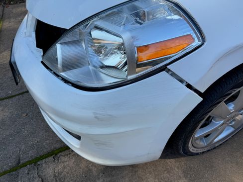 Used 2010 Nissan Versa SL w/ Premium Pkg image 10