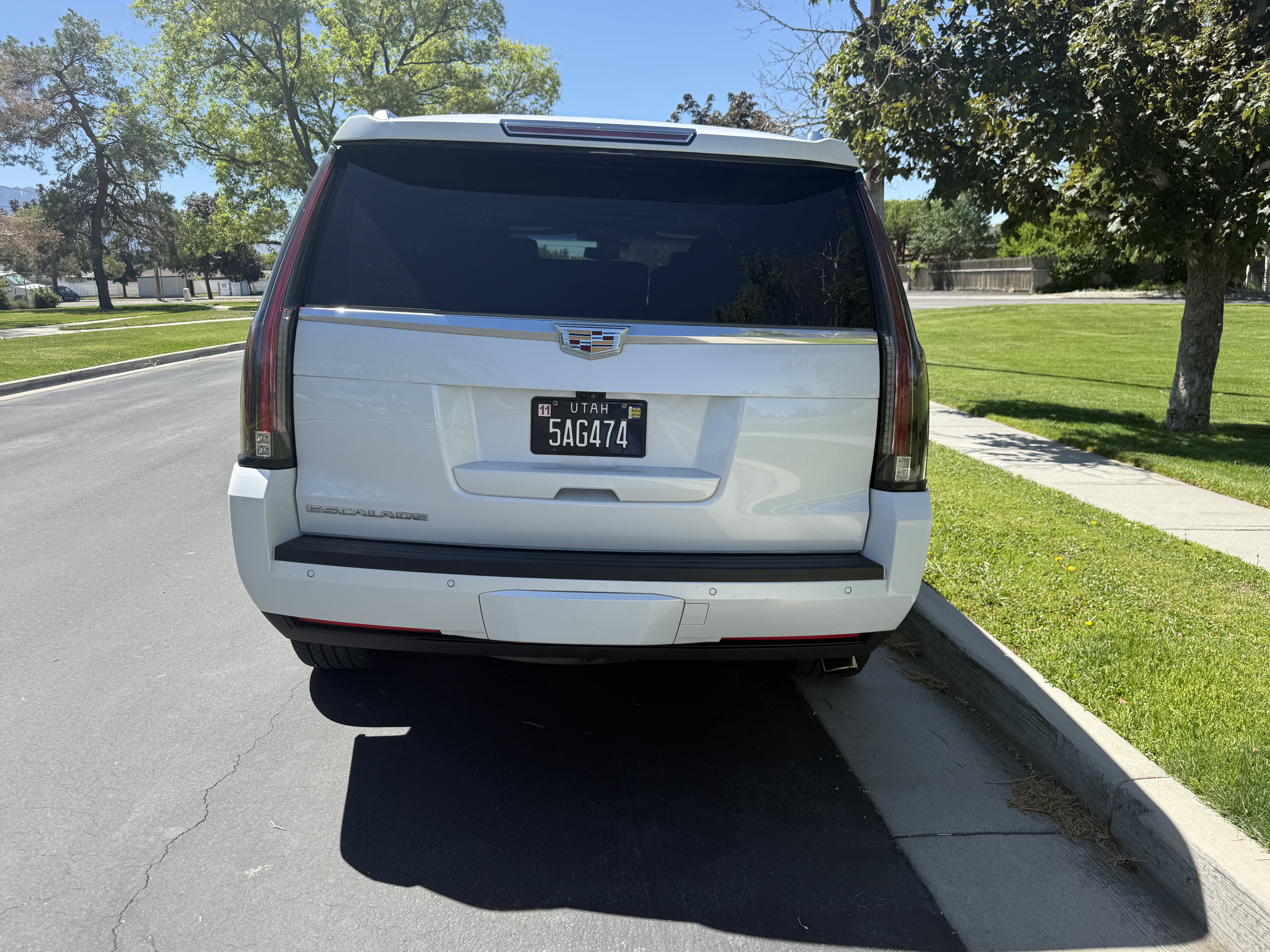 Used 2018 Cadillac Escalade Platinum AWD/4WD image 8