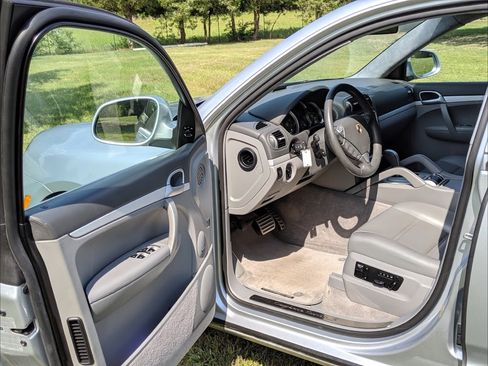Used 2006 Porsche Cayenne Turbo S image 12