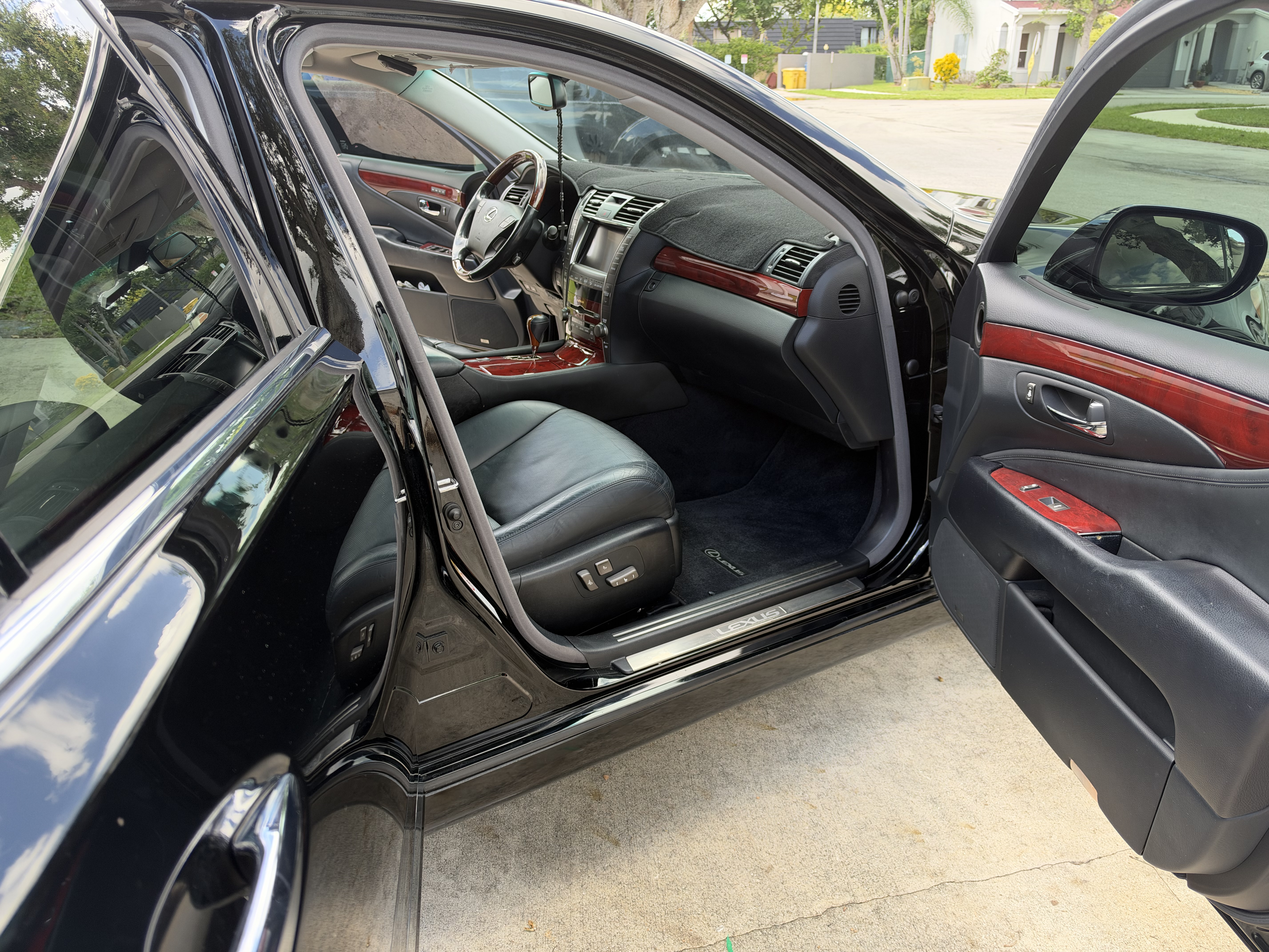 Used 2008 Lexus LS 460 RWD image 22