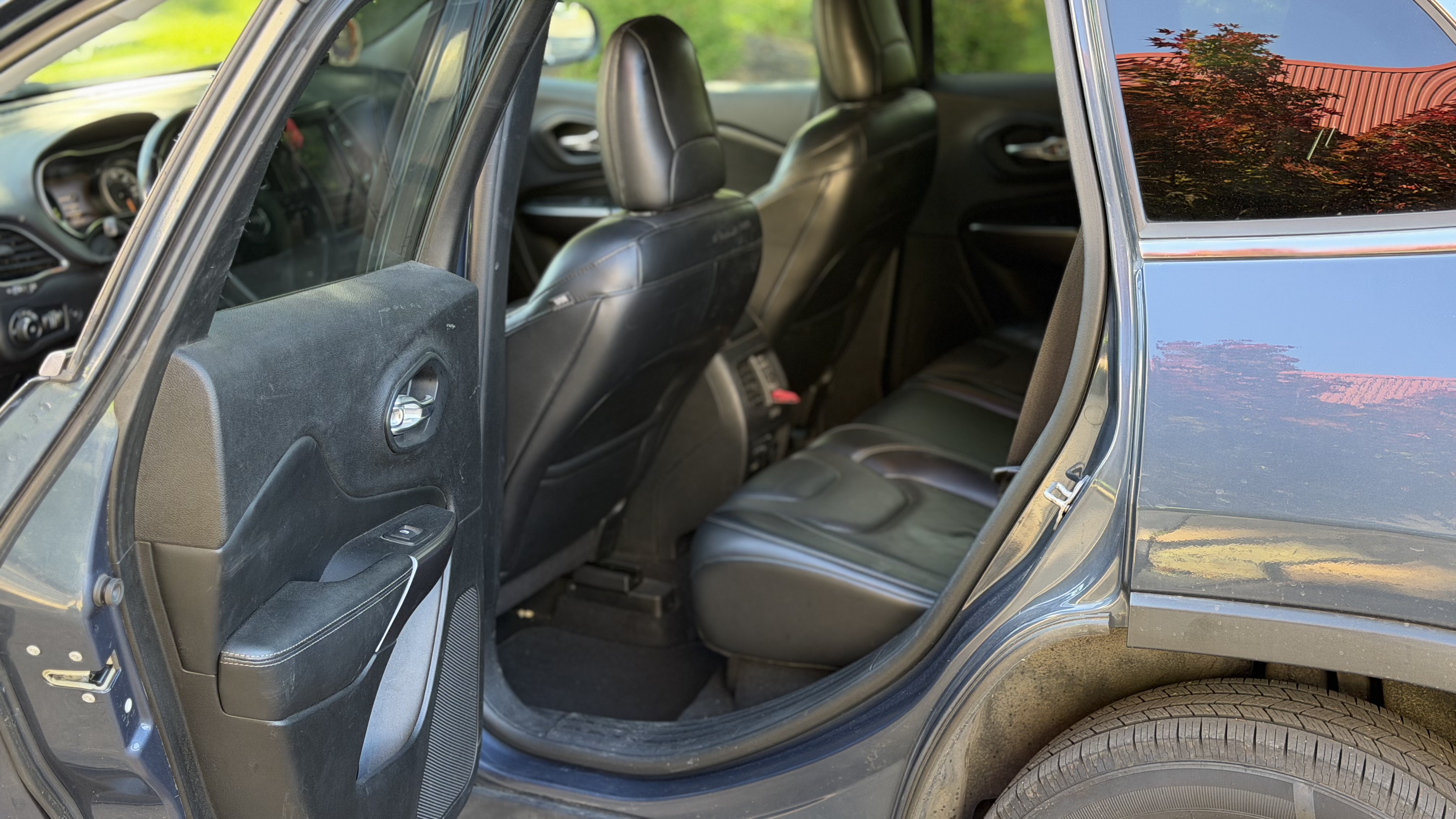 Used 2019 Jeep Cherokee Limited AWD/4WD image 11