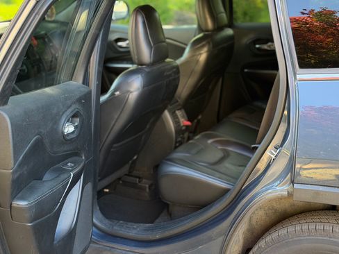 Used 2019 Jeep Cherokee Limited AWD/4WD image 11