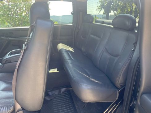 Used 2004 GMC Sierra 1500 SLT w/ Light Duty Power Package RWD image 9