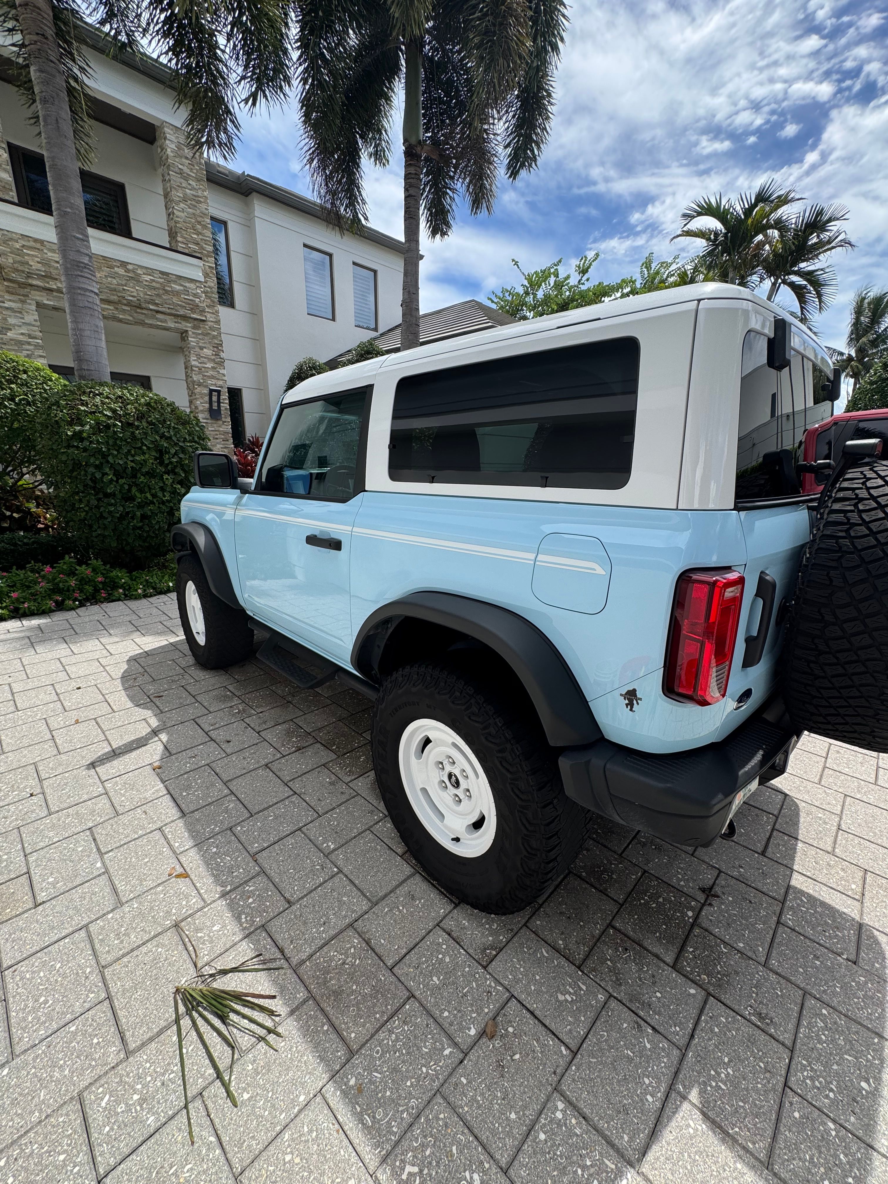 Used 2024 Ford Bronco Heritage Edition AWD/4WD image 2
