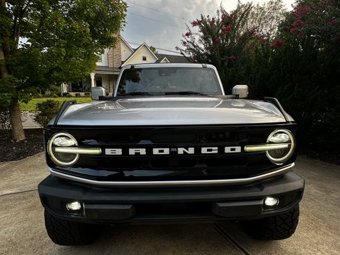 Used 2022 Ford Bronco Outer Banks AWD/4WD image 2